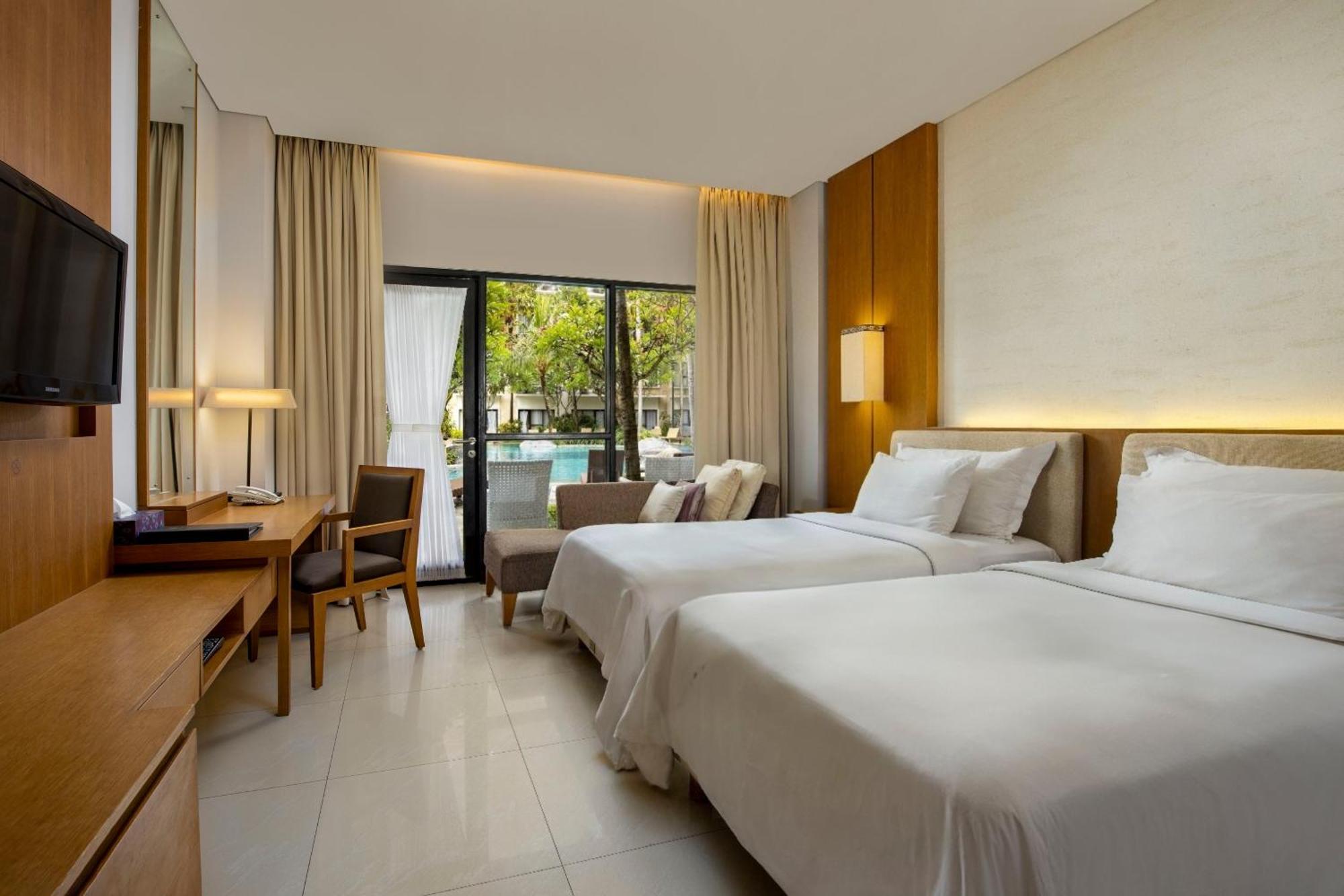 Deluxe Double or Twin Room Poolside